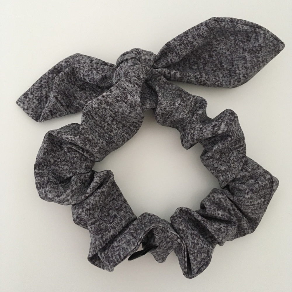 NWOT Gray Lululemon Uplifting Bow Scrunchie